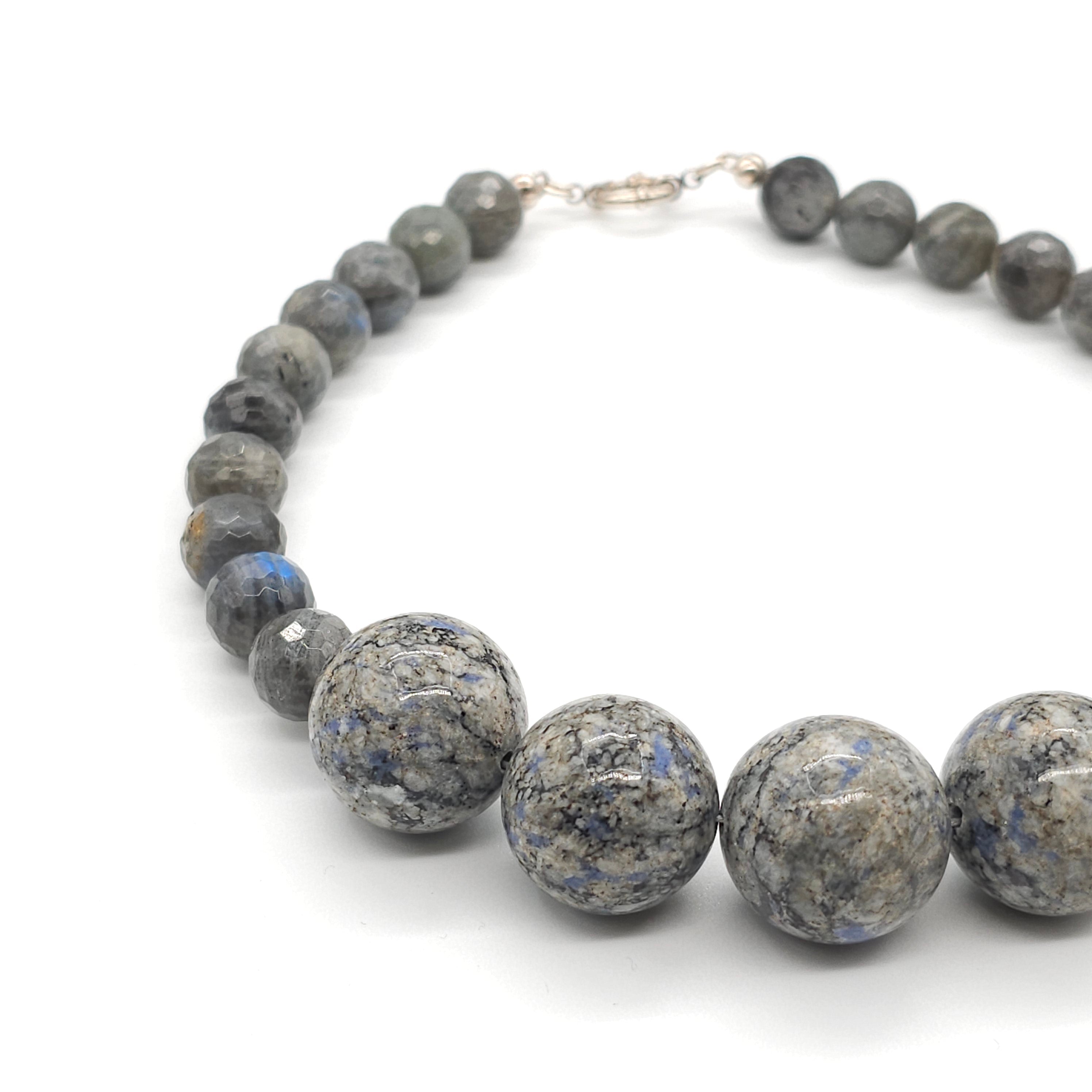 Jivu: Sodalite, Labradorite left view