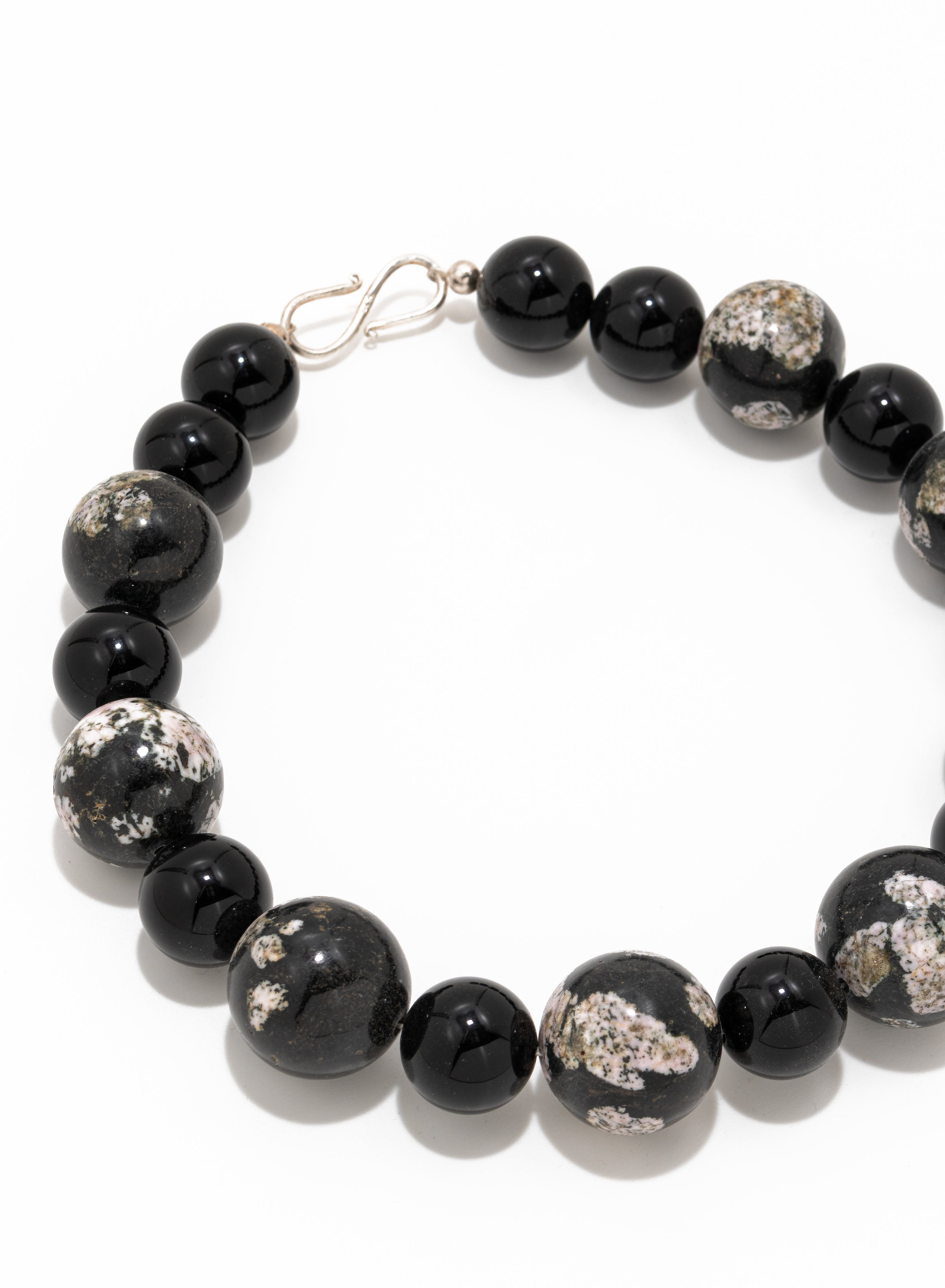 Siri Necklace: snow flakes obsidian, onyx