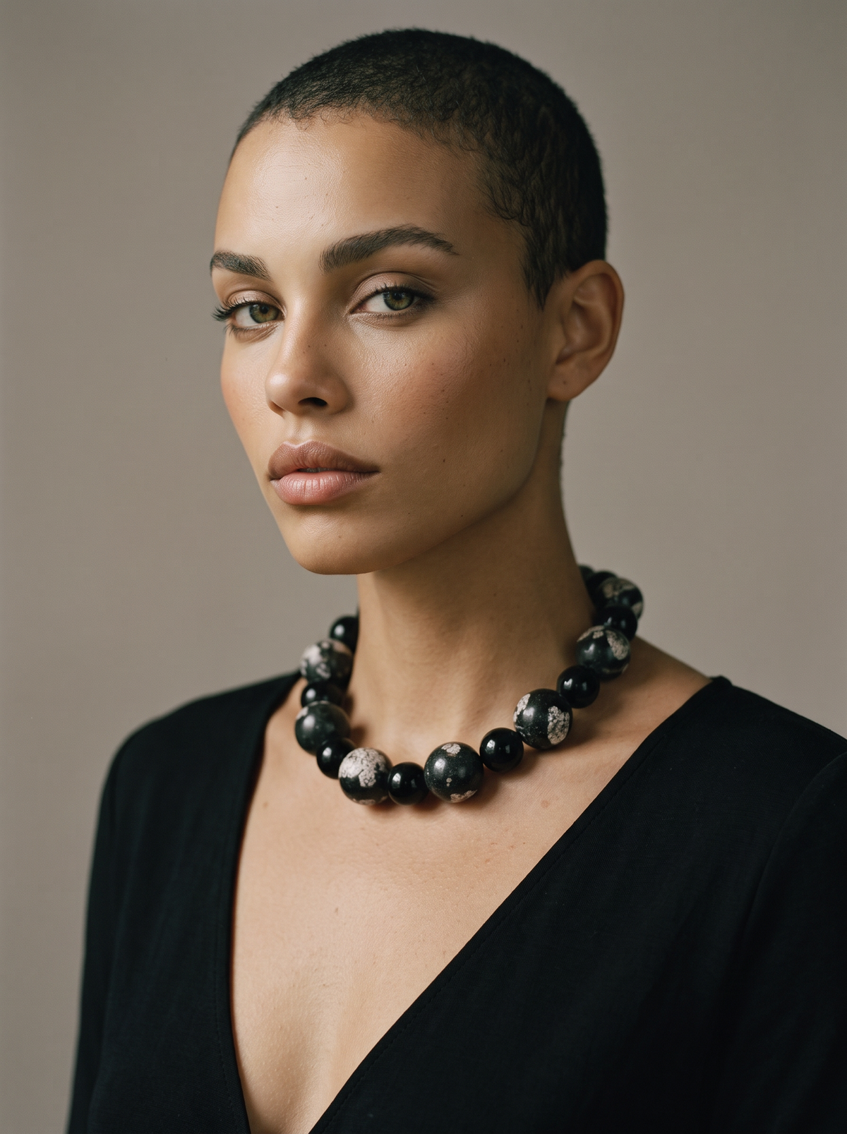 Siri Necklace: snow flakes obsidian, onyx