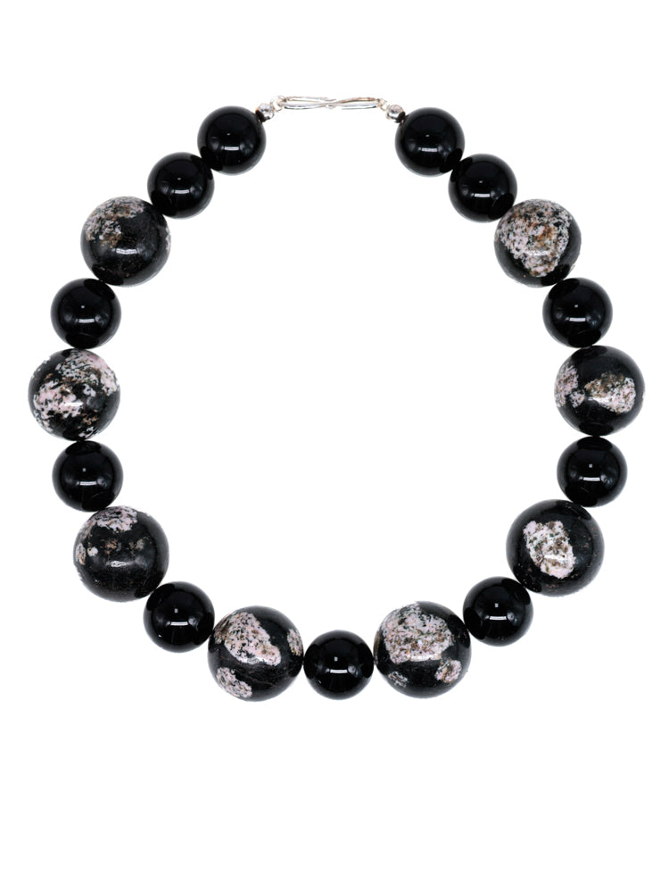 Siri: snow flakes obsidian, onyx