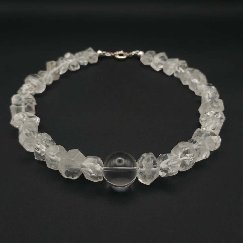 Uwazi: Tumbled-crystal quartz front view